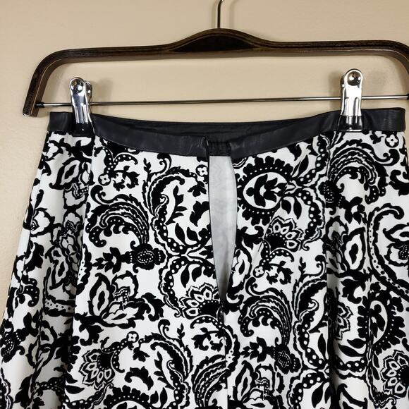 Forever 21 Black Velvet Print Mini Skirt with Faux Leather SIze S - Picture 7 of 10